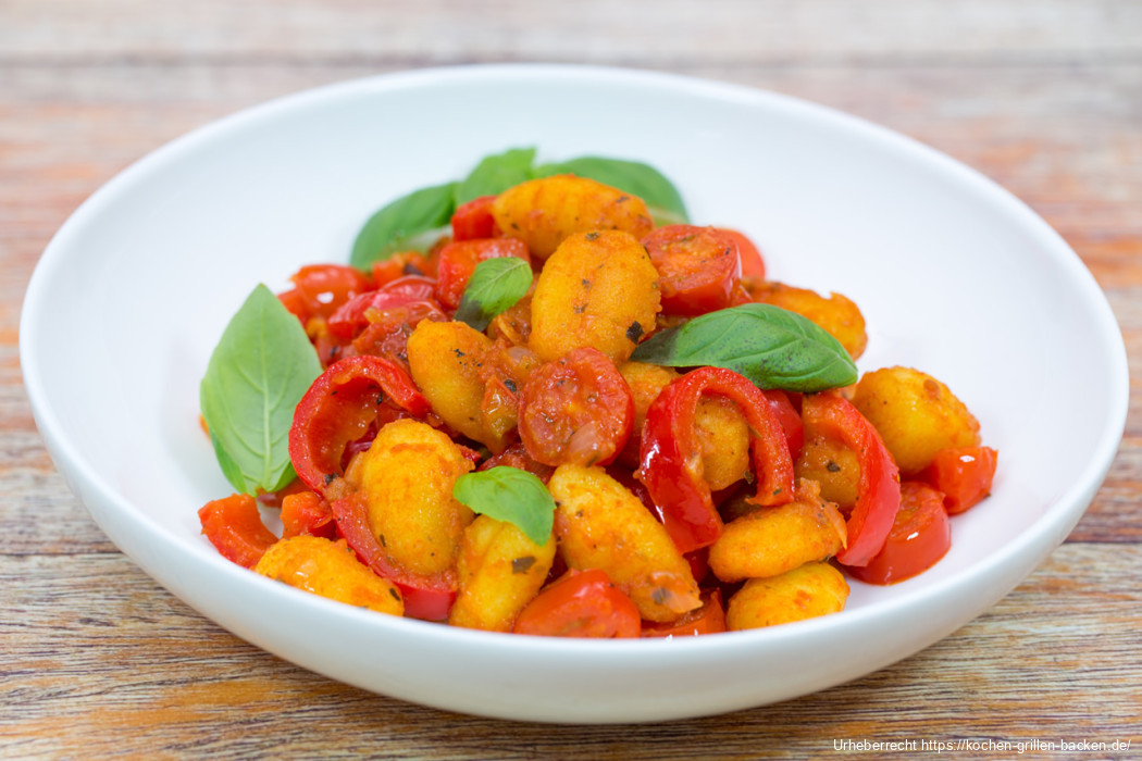 Gnocchi mit Paprika-Tomatensauce