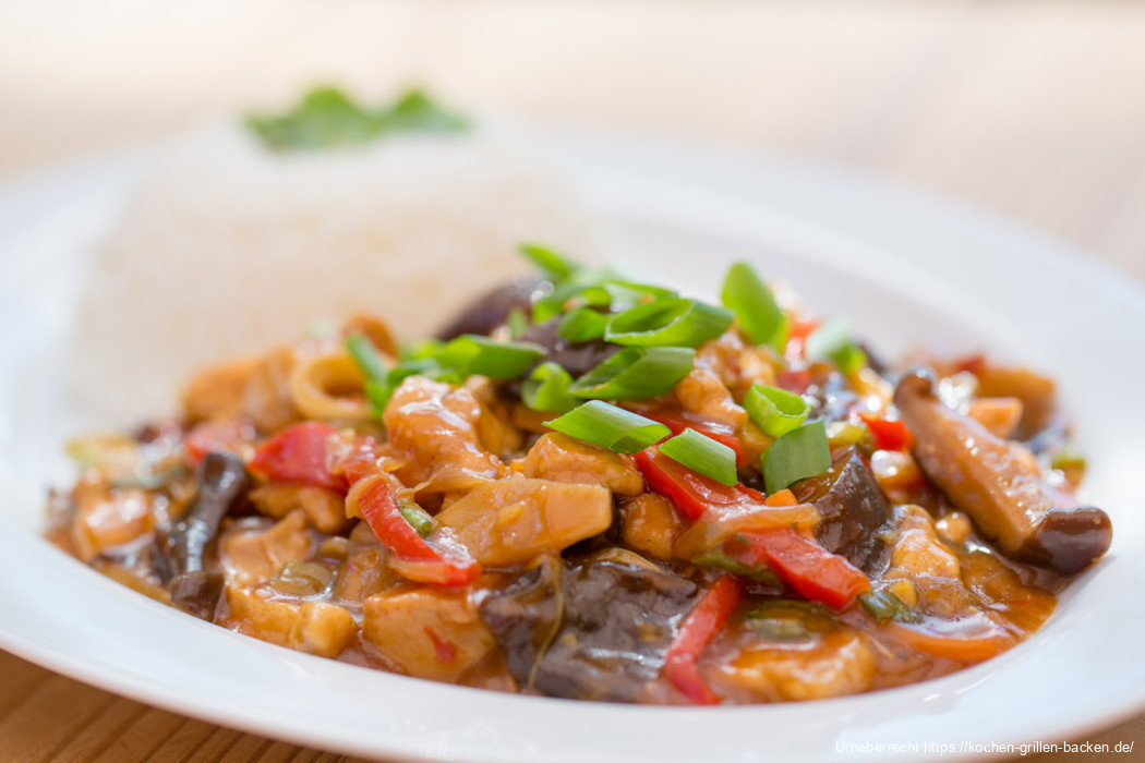 Hähnchenbrust mit Teriyakisauce und Reis