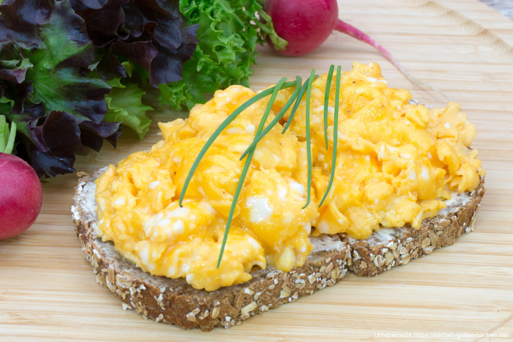 Brot mit Rührei